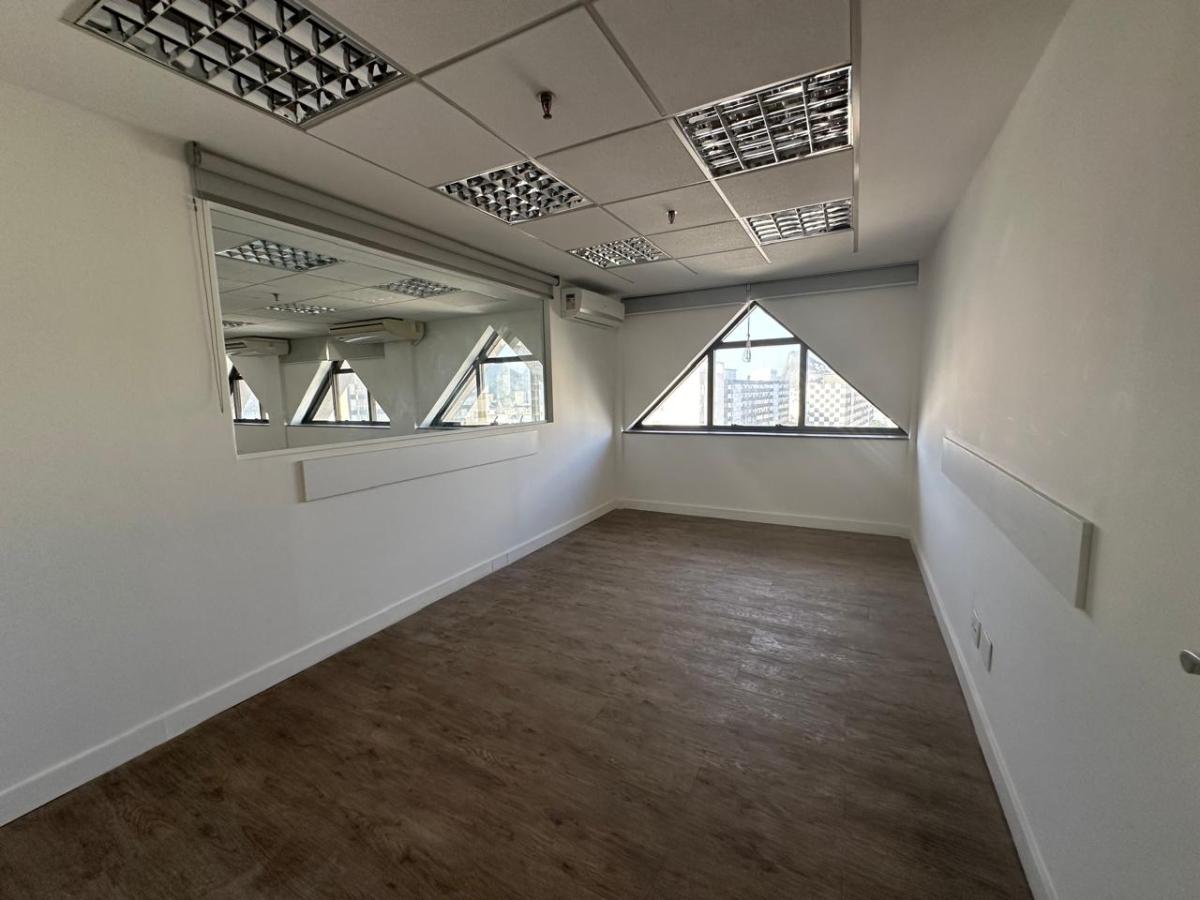 Conjunto Comercial-Sala para alugar com 5 quartos, 256m² - Foto 2